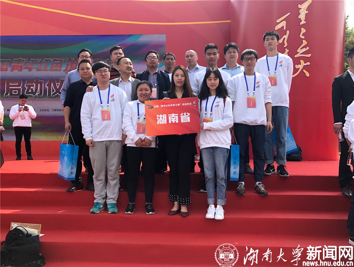 玩偶姐姐
师生代表参加第四届全国”互联网+“大赛活动启动仪式3.jpg